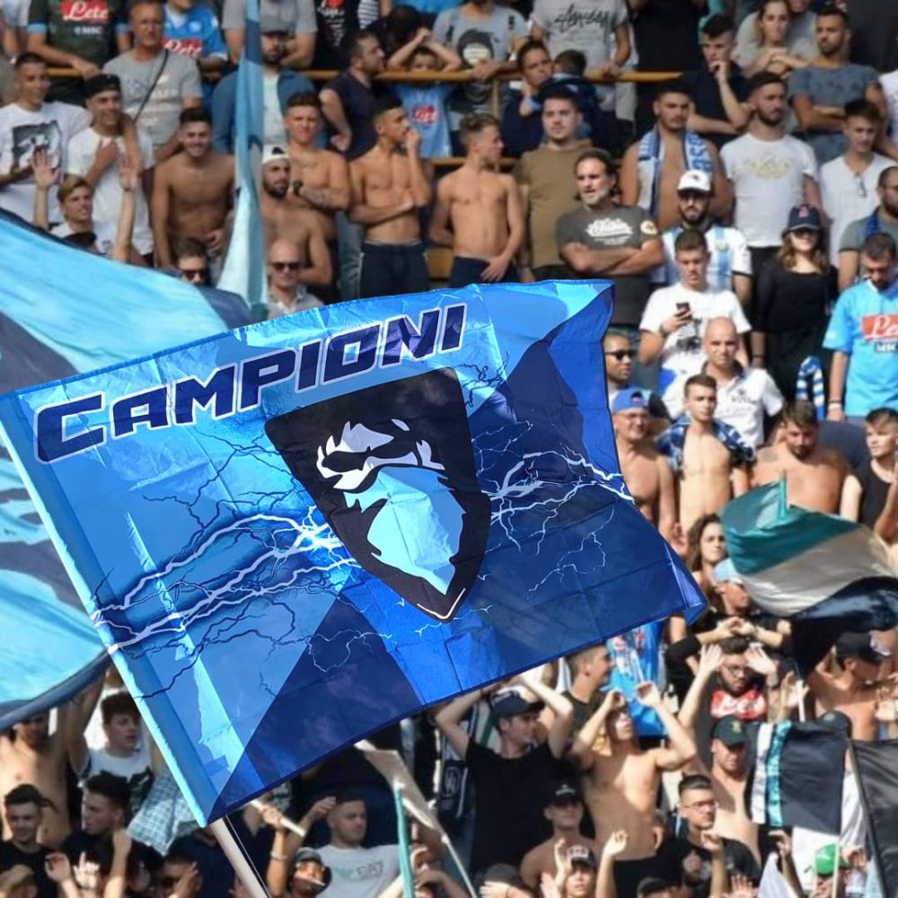 Rebirth20 Bandiera “Campioni d’Italia” con asta Napoli 60x90 cm – Azzurra e Blu